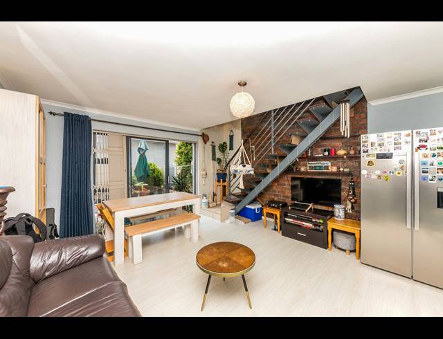 2 BEDROOM FLAT FOR SALE IN PLUMSTEAD